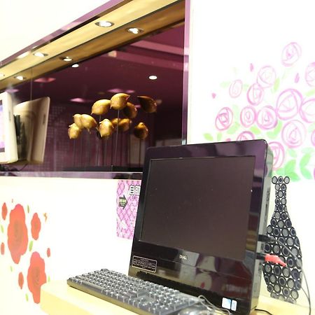 V8 Hotel Xicun Subway Branch Гуанчжоу Экстерьер фото