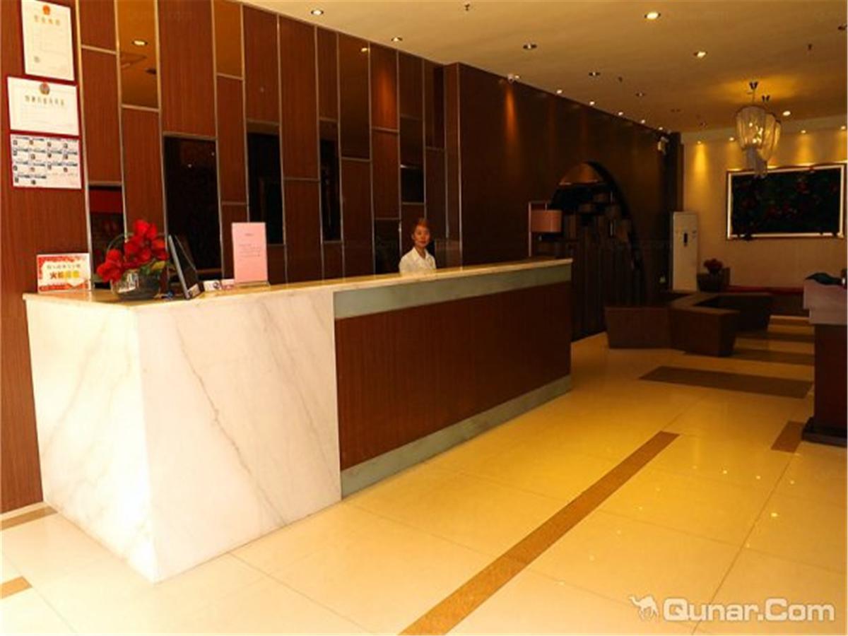 V8 Hotel Xicun Subway Branch Гуанчжоу Экстерьер фото