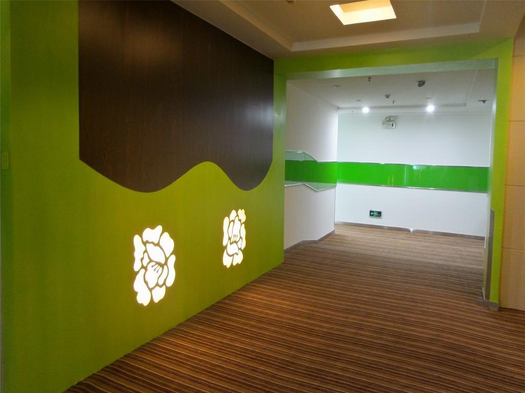 V8 Hotel Xicun Subway Branch Гуанчжоу Экстерьер фото