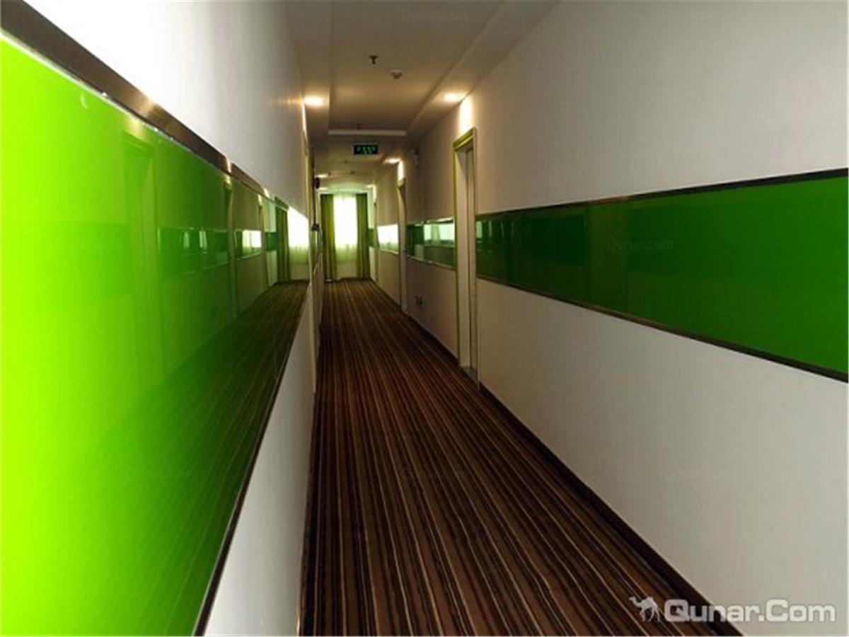 V8 Hotel Xicun Subway Branch Гуанчжоу Экстерьер фото