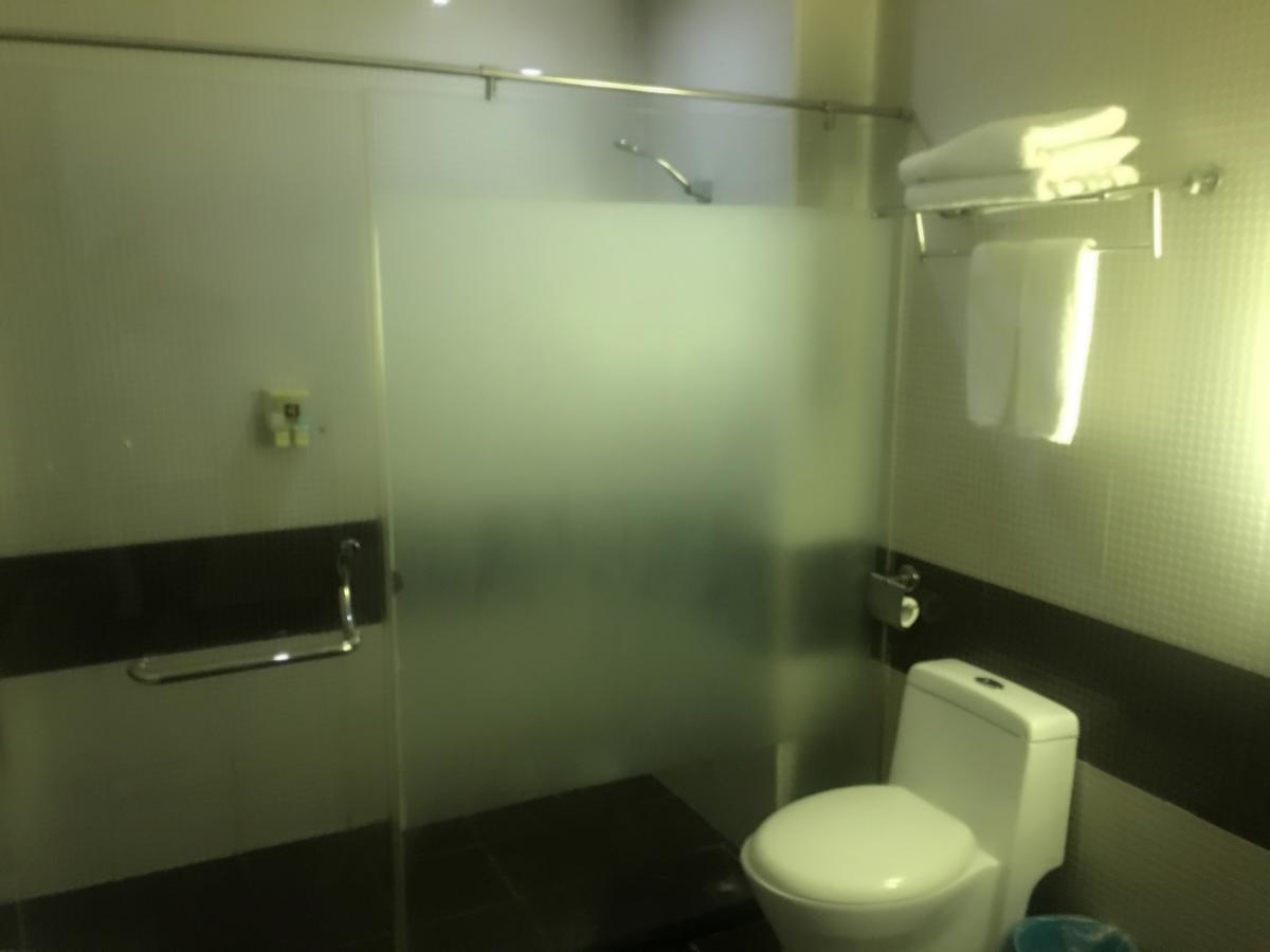 V8 Hotel Xicun Subway Branch Гуанчжоу Экстерьер фото